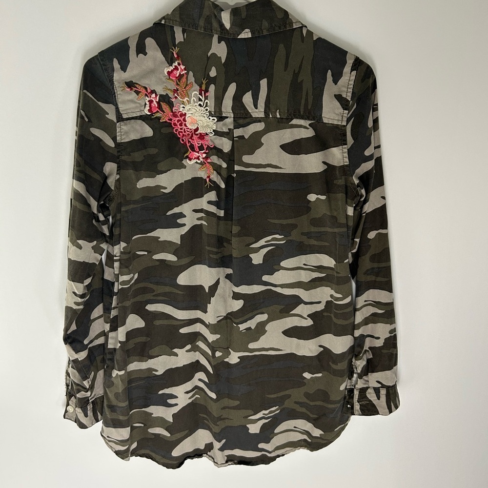 Soft Surroundings camouflage Floral Embroidered button up blouse XS - Picture 2 of 3